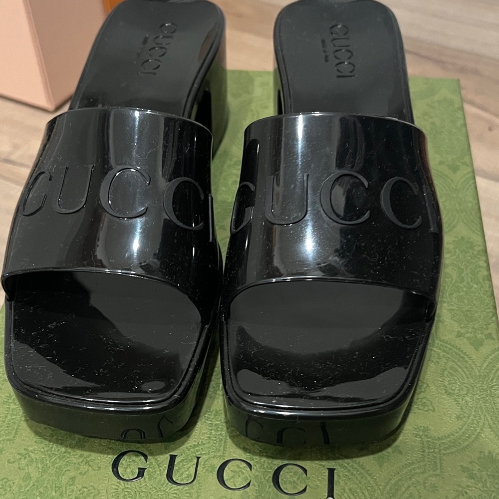Gucci Women's Glossy Black Rubbwr “jelly” Open Toe Platform Size 36